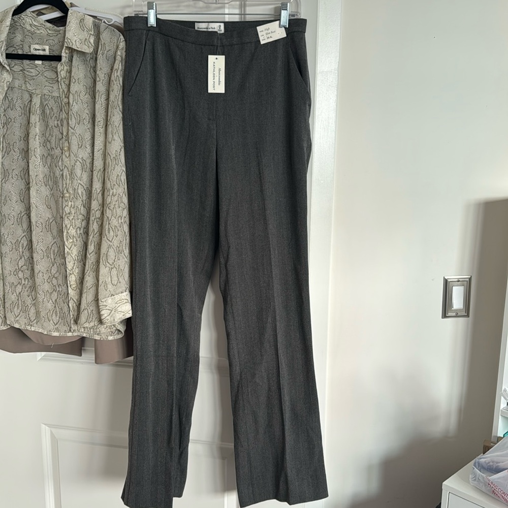 Abercrombie grey work pants NWT never worn
I will press / steam prior to ship